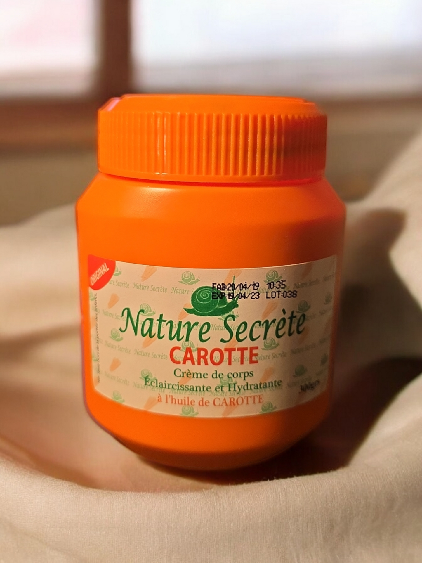 Nature Secréte Carrot  Lightening Moisturizer Body Cream Jar 300g